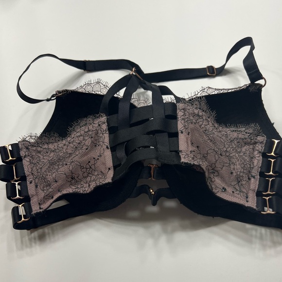 VICTORIAS  SECRET 34B PUSH UP STRAPPY CAGE FRONT CLOSE BRA VERY SEXY BANDED - Picture 5 of 5
